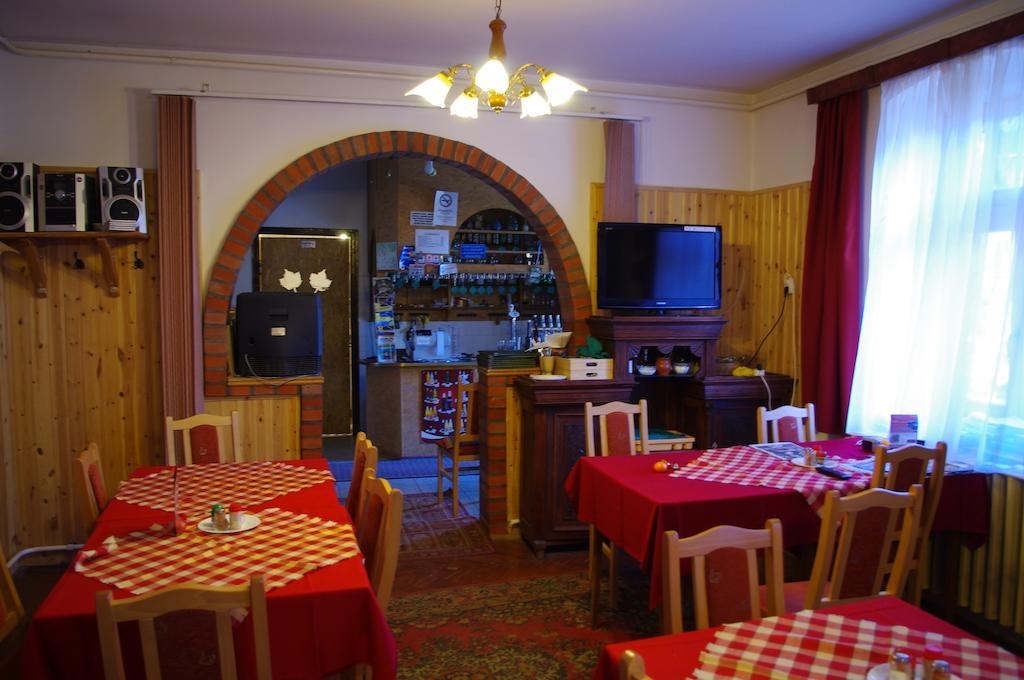 巴空伊贝尔野葡萄酒店及餐厅 Bakonybél 外观 照片
